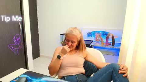 Samanta Stone online show from September 23, 9:35 pm