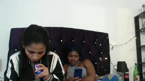 Snapshot of samantha_fox_squirt chatting on December 29, 1:45 am lizzy online show from December 29, 1:45 am