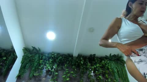 samantha_milfs online show from November 18, 11:22 am