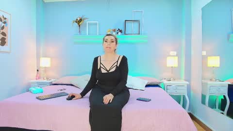 Snapshot of samanthamilf__ chatting on March 7, 2:36 am Samanta online show from March 7, 2:36 am