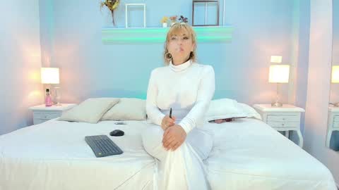 Snapshot of samanthamilf__ chatting on January 18, 12:35 am Samanta online show from January 18, 12:35 am
