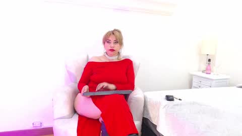 Snapshot of samanthamilf__ chatting on December 31, 2:19 am Samanta online show from December 31, 2:19 am