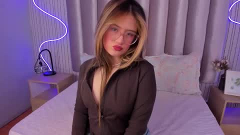 Alejandra  online show from September 22, 12:25 pm