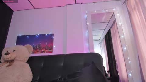 Snapshot of samanthawestx chatting on December 14, 7:03 pm Sam online show from December 14, 7:03 pm