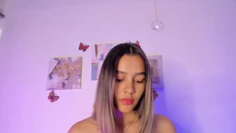 Snapshot of samara_jonnes_ chatting on January 28, 10:34 pm Samara is my name a pleasure delighted that you are here leave your thumb up it is important to me online show from January 28, 10:34 pm