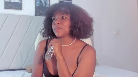 samaraa_smith1 online show from February 6, 12:30 pm