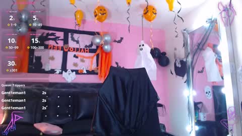 Snapshot of samaracortez chatting on October 17, 8:23 pm Sammy online show from October 17, 8:23 pm