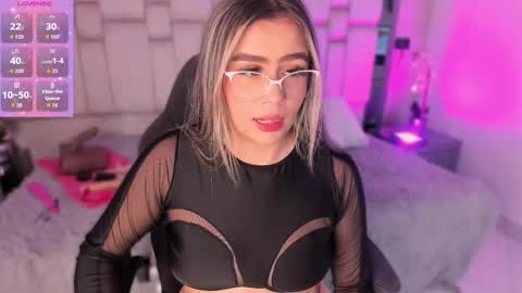 samarafernandez online show from September 22, 1:26 am