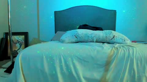 Snapshot of samatha1998 chatting on October 3, 10:53 am Yaya online show from October 3, 10:53 am