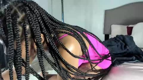 Snapshot of samatha1998 chatting on October 8, 12:59 am Yaya online show from October 8, 12:59 am