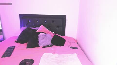 samiacooper25 online show from January 7, 7:23 am