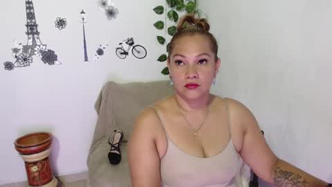 Snapshot of samira_lennox chatting on December 26, 3:42 pm SAMIRA online show from December 26, 3:42 pm