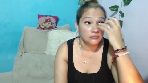 Snapshot of samira_lennox chatting on December 3, 5:08 am SAMIRA online show from December 3, 5:08 am