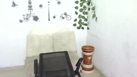Snapshot of samira_lennox chatting on January 5, 3:23 pm SAMIRA online show from January 5, 3:23 pm