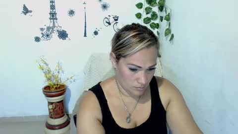 Snapshot of samira_lennox chatting on January 20, 10:48 pm SAMIRA online show from January 20, 10:48 pm
