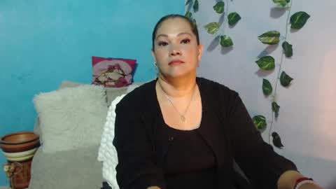 Snapshot of samira_lennox chatting on December 2, 7:03 pm SAMIRA online show from December 2, 7:03 pm