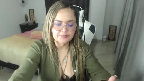 Snapshot of samy_vsn chatting on February 5, 2:40 am samy_vsn online show from February 5, 2:40 am