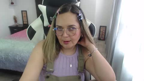 Snapshot of samy_vsn chatting on February 6, 5:51 pm samy_vsn online show from February 6, 5:51 pm