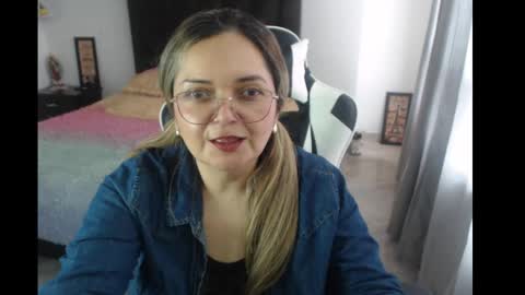 Snapshot of samy_vsn chatting on February 23, 5:01 pm samy_vsn online show from February 23, 5:01 pm