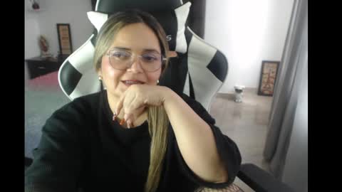 Snapshot of samy_vsn chatting on February 21, 6:04 pm samy_vsn online show from February 21, 6:04 pm
