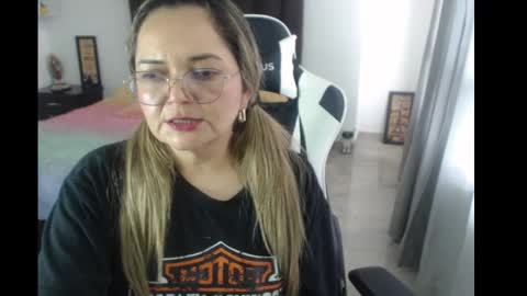 Snapshot of samy_vsn chatting on February 25, 6:33 pm samy_vsn online show from February 25, 6:33 pm