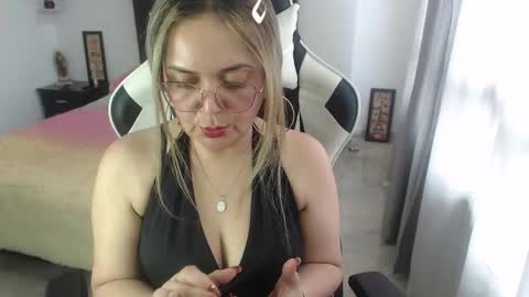 Snapshot of samy_vsn chatting on February 7, 5:18 pm samy_vsn online show from February 7, 5:18 pm