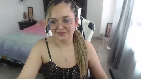 Snapshot of samy_vsn chatting on February 5, 5:53 pm samy_vsn online show from February 5, 5:53 pm