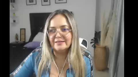 Snapshot of samy_vsn chatting on September 10, 11:38 pm samy_vsn online show from September 10, 11:38 pm