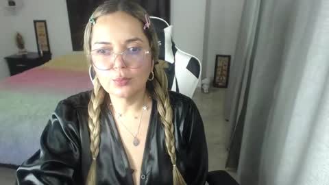 Snapshot of samy_vsn chatting on February 9, 4:04 am samy_vsn online show from February 9, 4:04 am