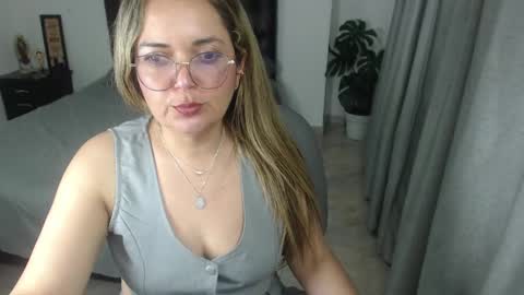 Snapshot of samy_vsn chatting on January 12, 2:24 am samy_vsn online show from January 12, 2:24 am