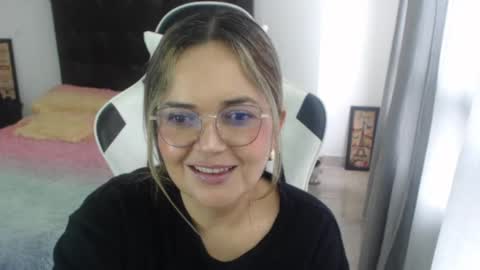 Snapshot of samy_vsn chatting on February 16, 4:42 pm samy_vsn online show from February 16, 4:42 pm