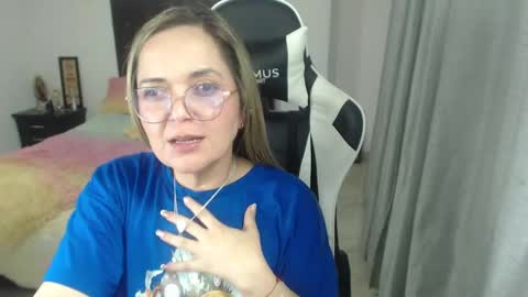Snapshot of samy_vsn chatting on January 25, 4:02 am samy_vsn online show from January 25, 4:02 am