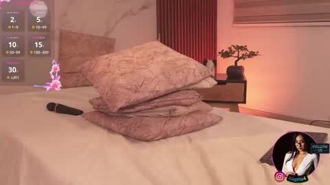 S A R A  G  online show from March 5, 7:26 am