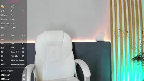sara__jones_ online show from February 27, 7:37 pm