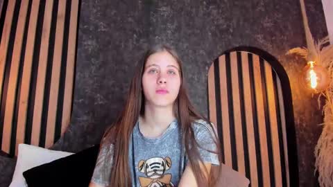 sara__jones_ online show from January 2, 12:13 pm