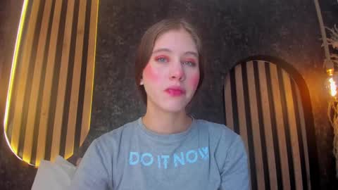 sara__jones_ online show from December 23, 12:08 pm