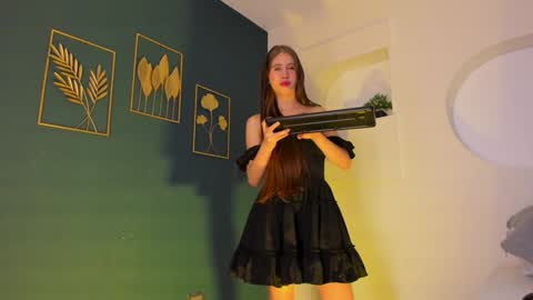sara__jones_ online show from January 22, 8:38 pm