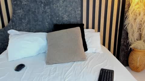 sara__jones_ online show from January 24, 7:07 pm