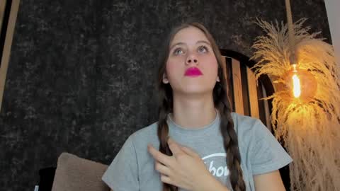 sara__jones_ online show from January 11, 9:46 pm
