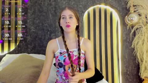 sara__jones_ online show from February 1, 7:13 pm