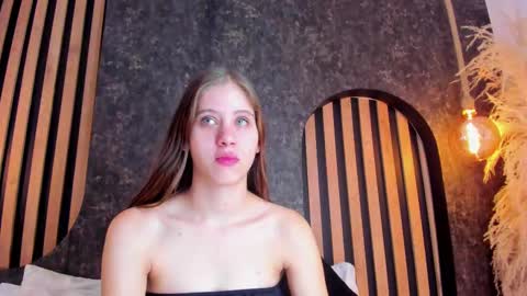 sara__jones_ online show from December 30, 11:59 am