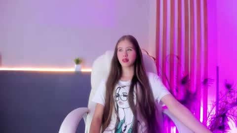 sara__jones_ online show from February 13, 7:42 pm