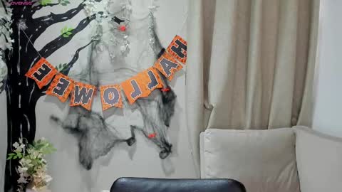 Snapshot of sara__michell chatting on October 31, 12:09 pm online show from October 31, 12:09 pm