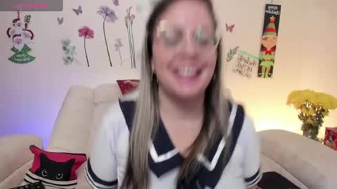 Snapshot of sara_crowe chatting on January 4, 6:52 am Sara Crowe online show from January 4, 6:52 am