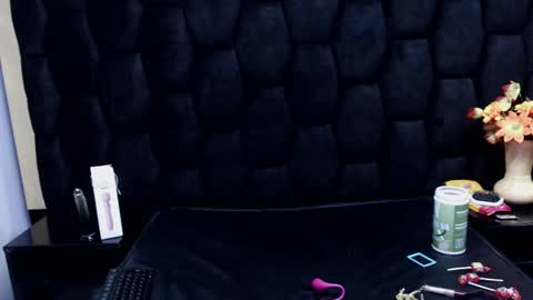 Snapshot of sara_honny chatting on December 22, 3:00 am sara_honny online show from December 22, 3:00 am