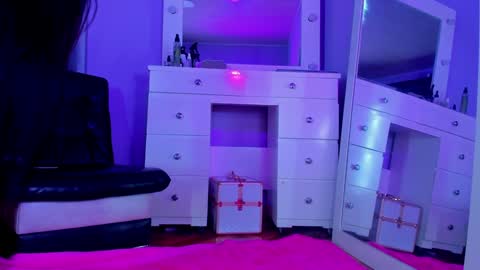       online show from December 18, 6:53 am
