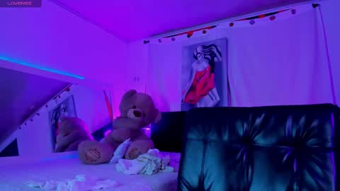       online show from February 14, 10:25 pm
