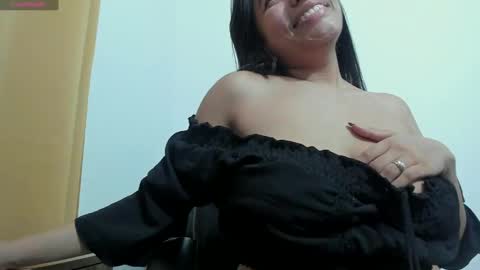 sara_len online show from December 22, 8:47 pm