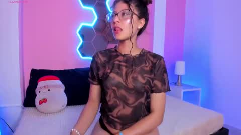 Snapshot of sara_mac_ chatting on January 19, 6:53 pm Sara online show from January 19, 6:53 pm