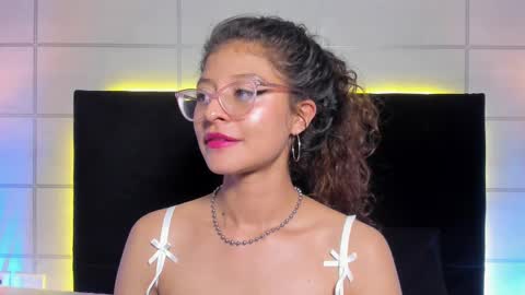 Snapshot of sara_mac_ chatting on October 4, 9:08 pm Sara online show from October 4, 9:08 pm